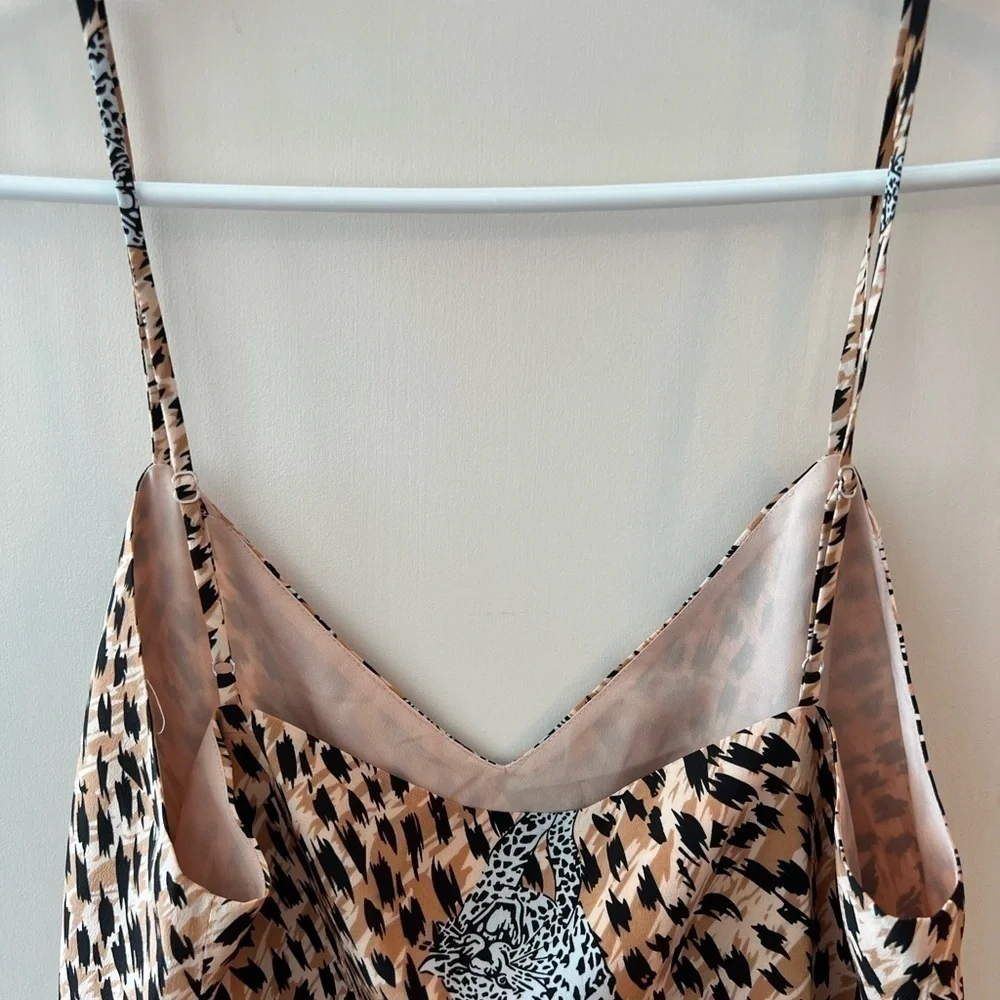 L'AGENCE Jane V Neck Cheetah Silk Camisole Animal Print Tank Top XS NwT - Picture 4 of 14